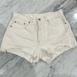 Levi 501s cutoffs size 29